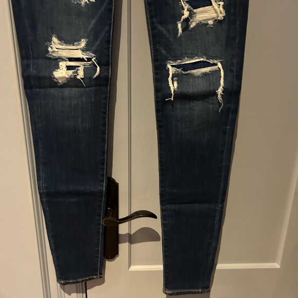 AMERICAN EAGLE Women's Distressed Dark Wash Skinny Jean (NWOT)￨Size US 4 - Picture 10 of 15